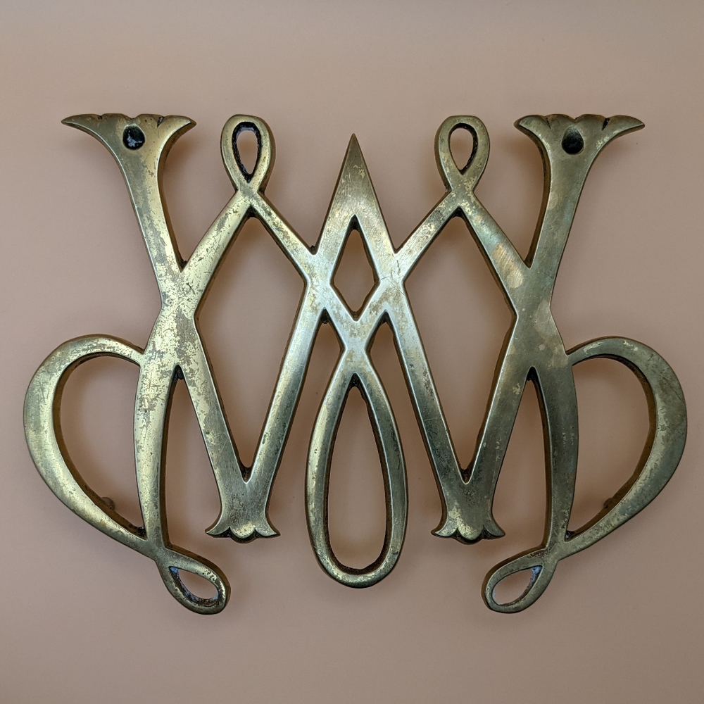 💥LOWER PRICE💥 VTG MCM Brass William & Mary Cypher Trivet